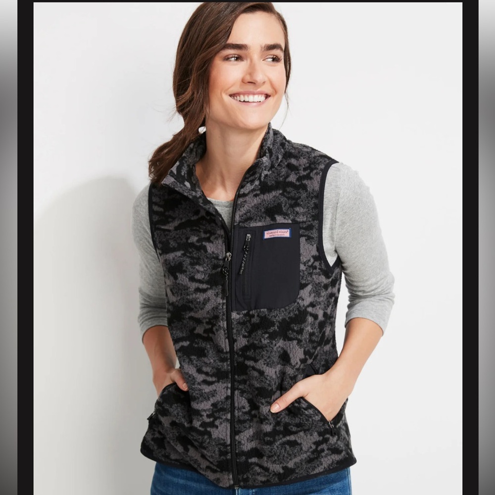 EUC Women’s Vineyard Vines Camo Sherpa Harbor Vest Sz Xs.